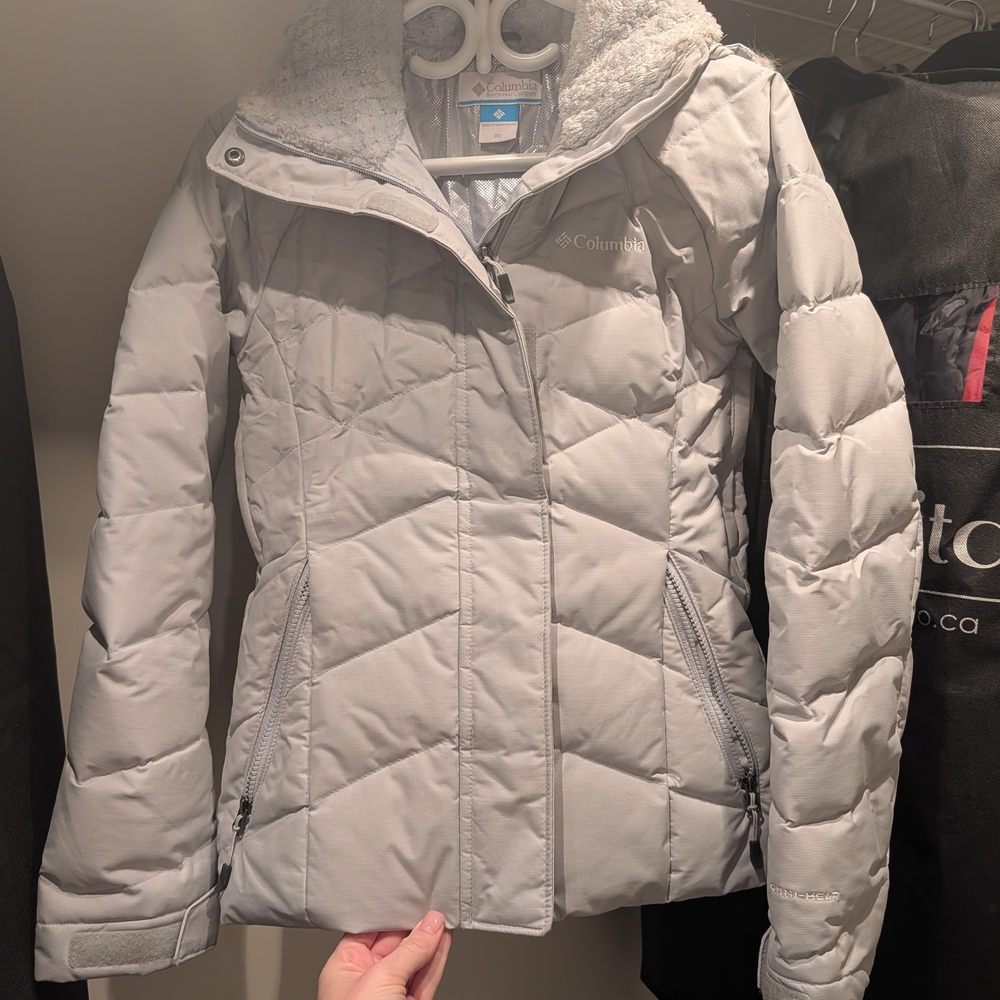 Columbia Women's Light Blue Ski And Snowboard Puffer Jacket